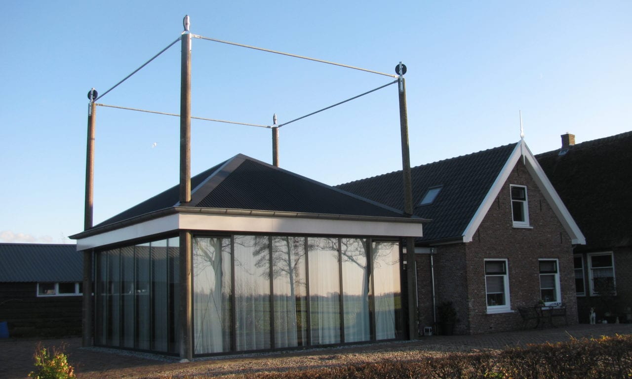 Vrijstaande woningen en hooiberg te Zoeterwoude
