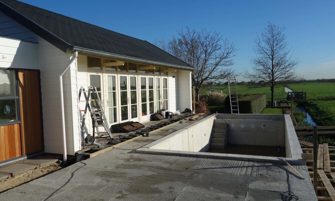 Nieuwbouw zwembad bij woonhuis Reeuwijk